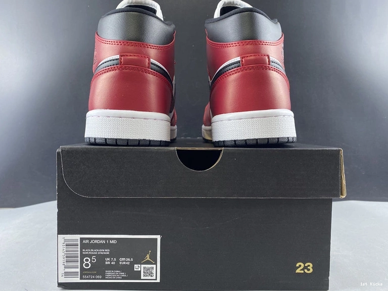 1 554724-069 AJ1 Jordan Chicago  Air Mid 0313